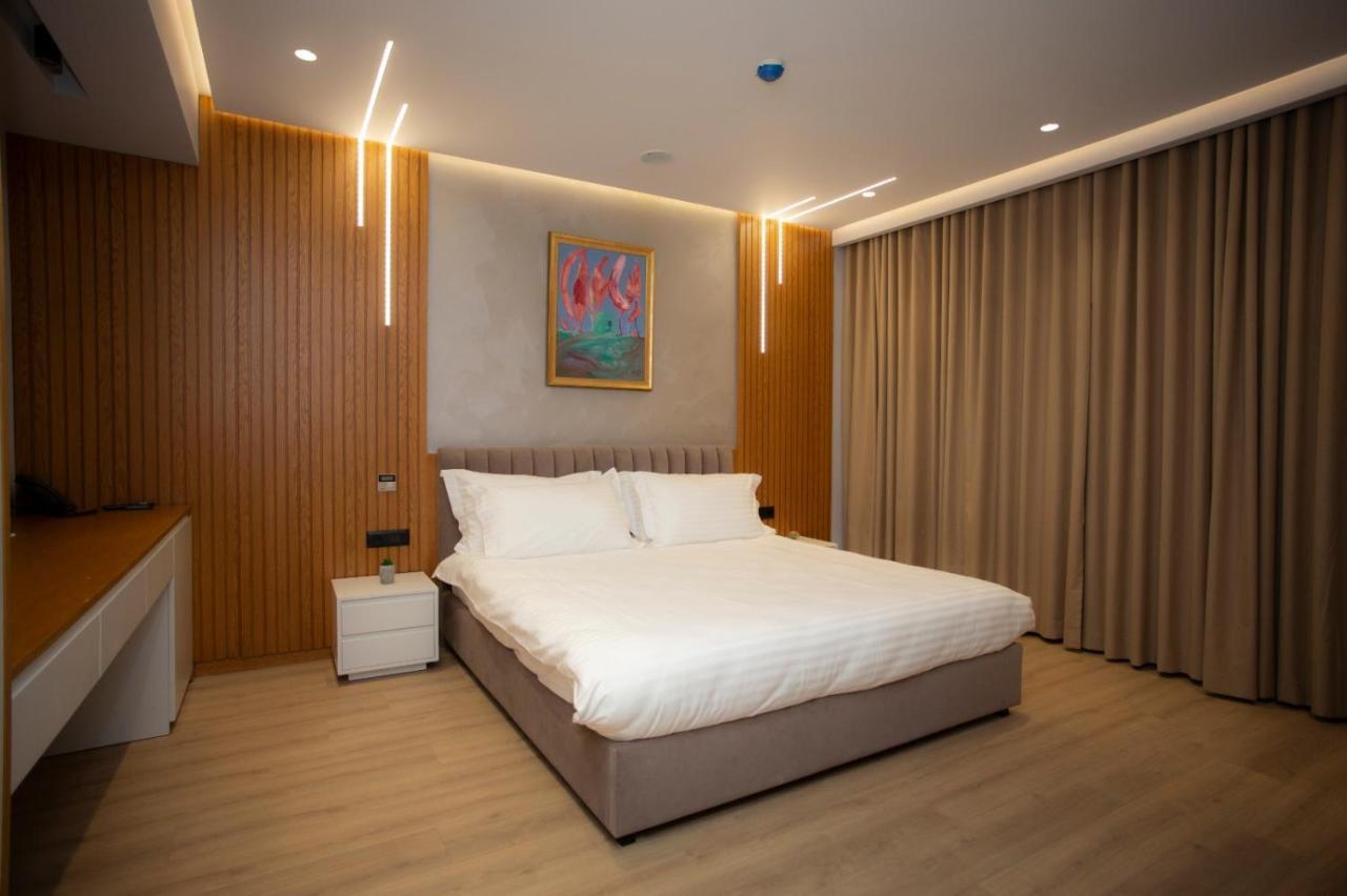 Primo Hotel Тирана Екстер'єр фото