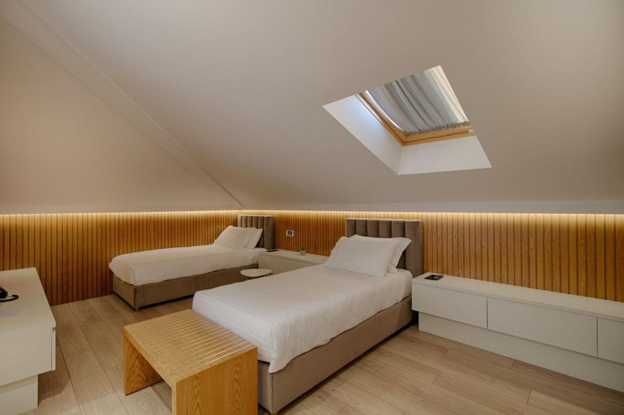 Primo Hotel Тирана Екстер'єр фото