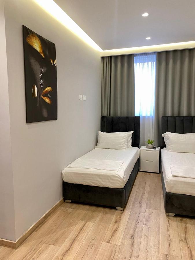 Primo Hotel Тирана Екстер'єр фото
